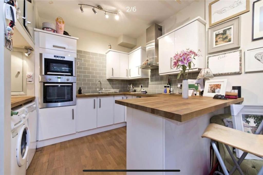 Lovely 2 Bedroom Garden Flat Apartment In West Kensington