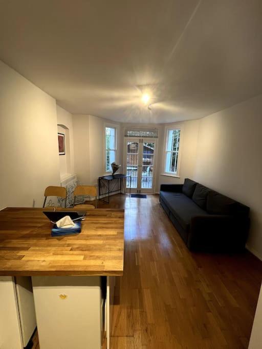 Lovely 2 Bedroom Garden Flat Apartment In West Kensington Apartment *