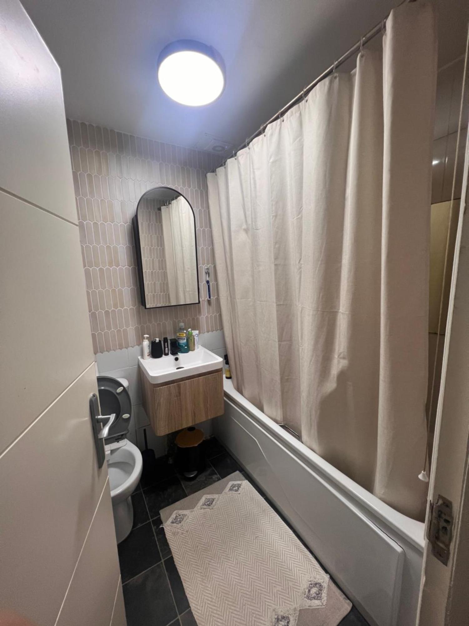 Lovely 2 Bedroom Garden Flat Apartment In West Kensington Apartment